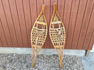 lot 32 image: Vintage Pair Torpedo Snowshoes