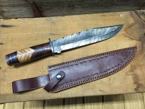 lot 37 image: Custom Hunting - Bowie Style Knife