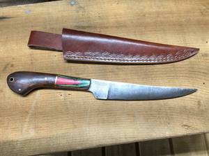 lot 38 image: Custom HuntingSkinning Knife
