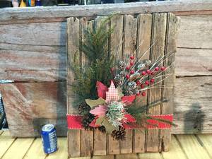 lot 44 image: Antiqued Handcrafted Winter-Christmas Hanger Decor