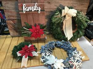 lot 49 image: Hand Crafted Wreaths and Antiqued Barn Board Decor