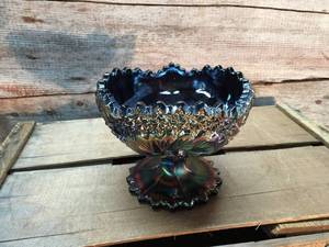lot 54 image: Antique Fenton Carnival Glass - Iridescent Purple Compote Pedestal Bowl