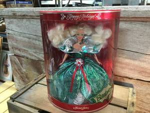 lot 59 image: 1995 Special Edition Holiday Barbie - Unopened box
