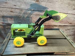 lot 84 image: Vintage Lumar Hi-Lift Toy Loader