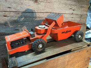 lot 85 image: Vintage Wyandotte Pressed Steel Heavy Duty Highway Engineers Dump Loader
