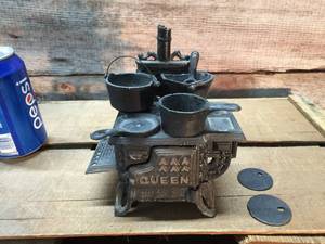 lot 88 image: Cast Iron Queen Miniature Stove With Accessories