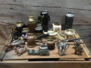 lot 95 image: 19 Vintage Complete Figural TableDesk Lighters