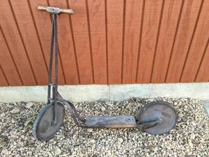 lot 115 image: Great Antique 2 Wheel Wood and Steel Scooter Survivor