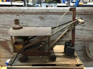 lot 117 image: 1930s Keystone Ride Em Pressed Steel Steam Shovel in Rideable Workable Condition