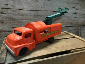 lot 119 image: Antique Structo U.S. Hi-Way Maintenance Service Truck
