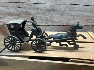 lot 121 image: Cast Iron Horse and Carriage