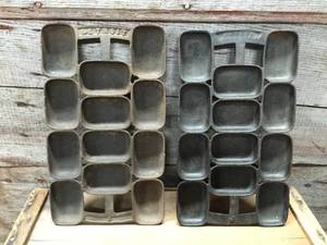 lot 122 image: 2 Vintage Cast Iron #9 Muffin Gem Pans