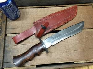 lot 128 image: Custom Hunting Bowie-Style Knife - 9 Damascus Steel blade, wood handle, leather sheath - newish