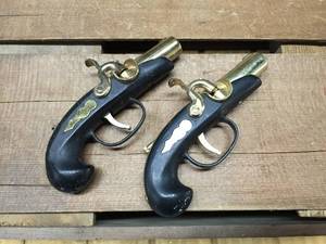 lot 131 image: Pair Vintage Dualing Pistol-Gun Lighters