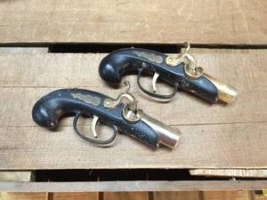 lot 136 image: Pair Vintage Dualing Pistol Gun Lighters