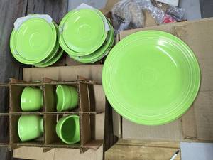 lot 158 image: Fiesta Retired Chartreuse 20pc Set with Box