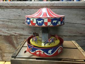 lot 174 image: Vintage Wolverine Toys Merry-go-round Tin Litho Toy