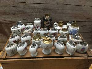 lot 178 image: Group Vintage PorcelainChinaCeramic TableDesk Lighters