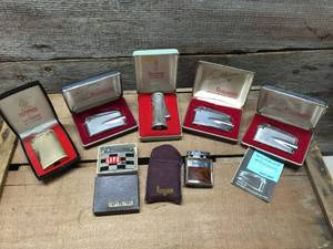 lot 186 image: 7 Vintage Ronson Pocket Lighters - Cases