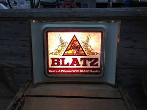 lot 195 image: Vintage Blatz Youre a Winner with Blatz Quality Light-Up Beer Sign