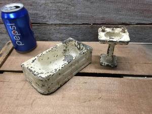 lot 199 image: Antique Arcade Toy Cast Iron Sink And Bathtub