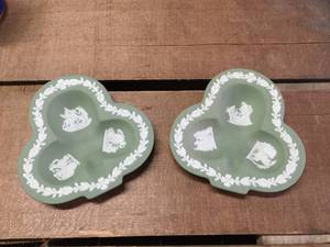 lot 203 image: 2 Wedgwood Pottery Green Dishes