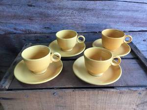 lot 208 image: Fiesta Yellow 4 Cup and Saucer Sets