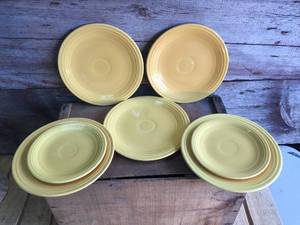 lot 209 image: Fiesta Yellow 7-12 and 9-12 Plates