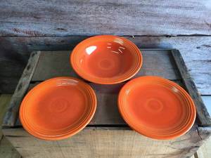 lot 212 image: Fiesta Radioactive Red 2 Plates 7-12, Bowl 8-12