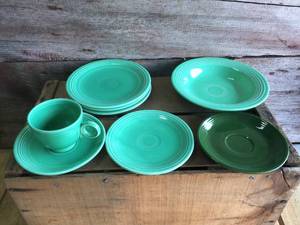 lot 213 image: Fiesta 7pcs Light Green, 1 Forest Green