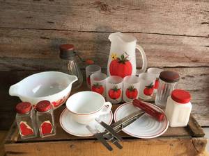 lot 222 image: Vintage Kitchenwares, Red and White, Juice Set, Shakers, Pyres
