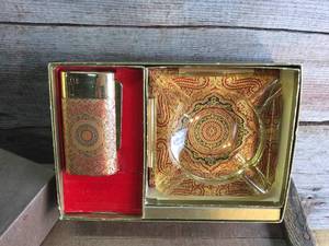 lot 231 image: Vintage Redi-Flame Table LighterAshtray in box set