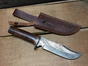 lot 237 image: Custom Hunting Knife 6 Damascus Steel Blade, Wood Handle, Leather Sheath