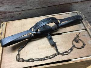 lot 240 image: Vintage Victor #3 Steel Trap