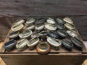 lot 241 image: 26 Vintage Metal TableDesk LIghters