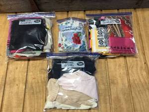 lot 248 image: Vinrage Womens Scarves, Gloves, Headkerchiefs
