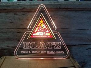 lot 51 image: Vintage Blatz Beer Light. 15, Looks Great