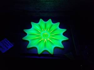 lot 216 image: Fostoria Yellow Opalescent Starburst 11 Glass Plate - Nice