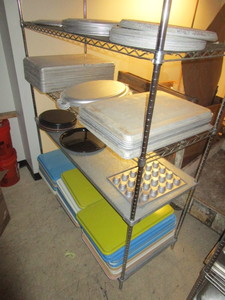ASSRTD. COMMERCIAL KITCHEN-SIZE BAKING PANS, SERVING TRAYS, PIZZA PANS, MORE