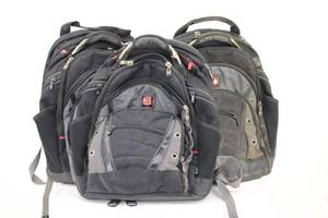 lot 18 image: 3 Backpacks