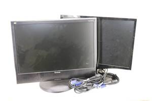 lot 41 image: (2) 22 Viewsonic VGA Monitors