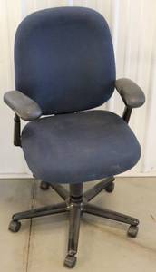 lot 48 image: Rolling Desk Chair