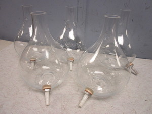 GLASS BALLOONS, EQUIPPED WITH LIQUIDBEVERAGE DISPENSERS