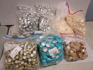 ASSRTD. SCREW-ON CAPS, FOR BOTTLES, JARS, VARIOUS STYLES