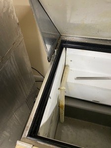 True Refrigerator - Unknown working condition - Bad Hinge