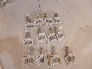 lot 17 image: 1 Dozen Valley Hitch Pin Kits