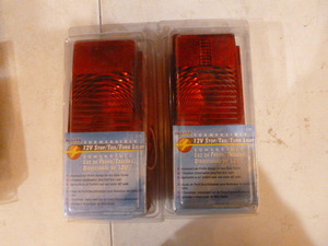 lot 42 image: 2 Blazer Submersible StopTailTurn Lights