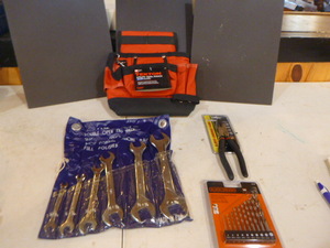 lot 65 image: Tekton Utility Tool Pouch with Some Tools