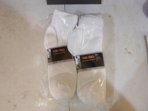 lot 95 image: 1 Dozen Pair Toe-Tail Sports Socks