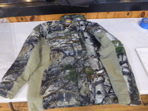 lot 101 image: New Mossy Oak Yukon Hunting Jacket